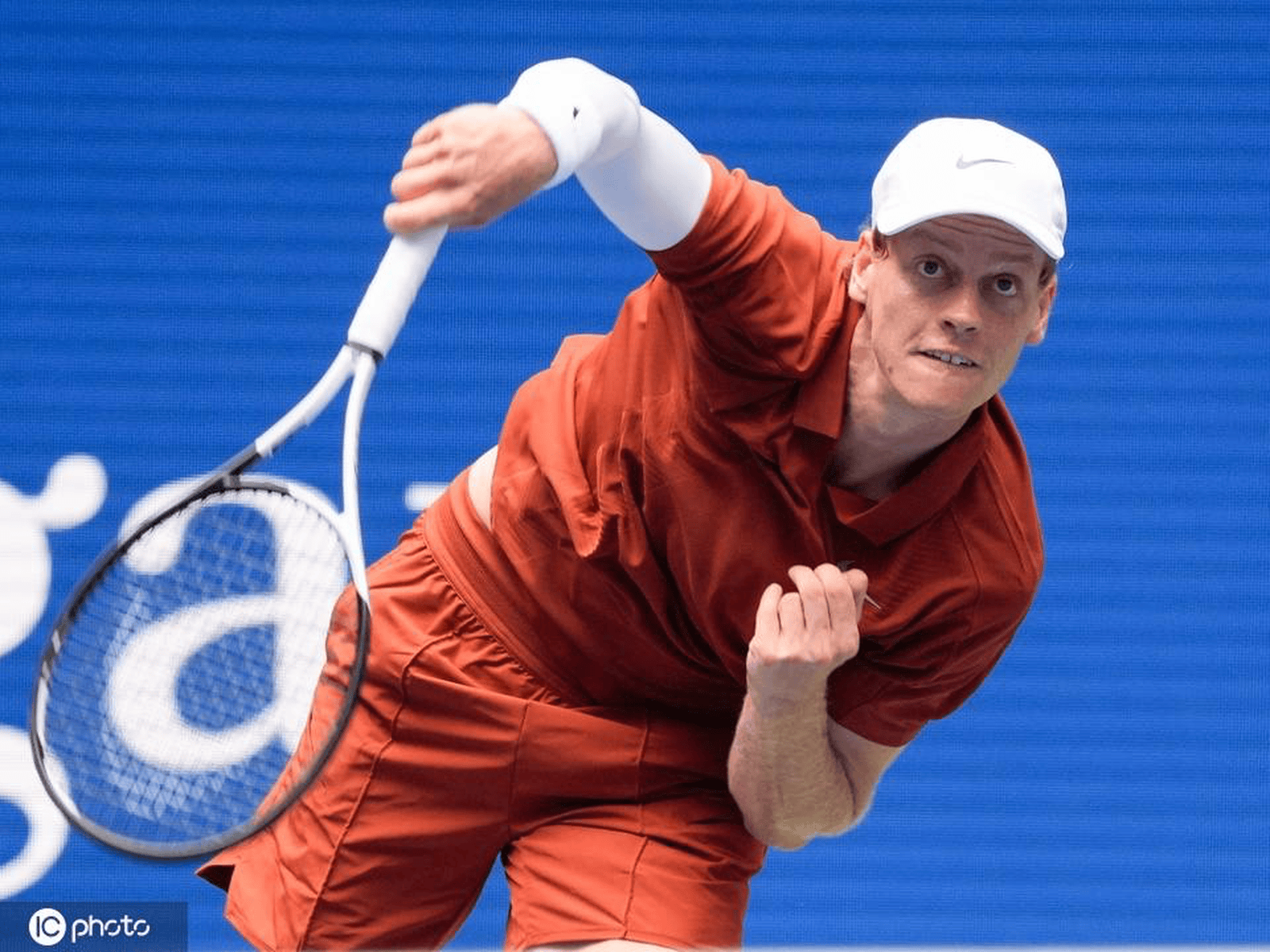 关于美网轻取法网，辛纳带队取胜的信息