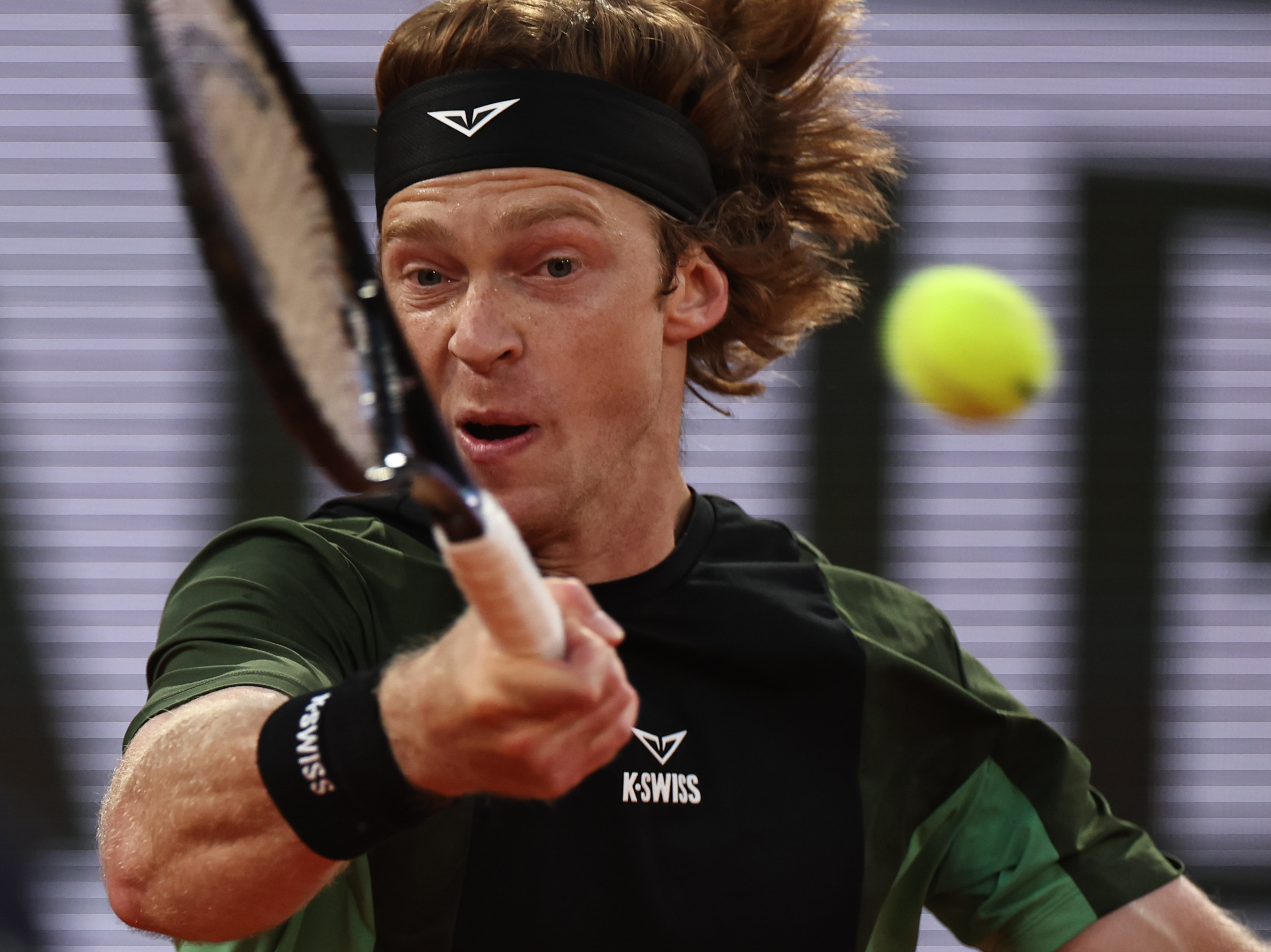 关于美网轻取法网，辛纳带队取胜的信息